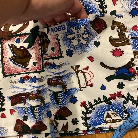 Mobb Women's Blue White Classic Christmas  Winter Theme Scrub Top (Size Medium) - Picture 6 of 9